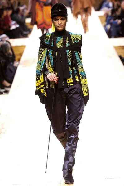 Look 32